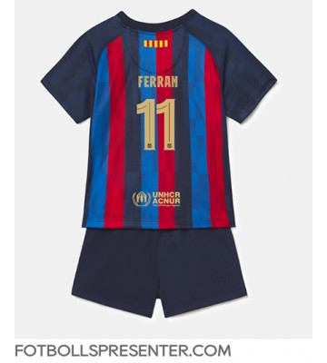 Barcelona Ferran Torres #11 Hemmatröja Barn 2022-23 Kortärmad (+ korta byxor)
